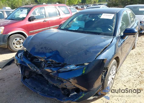2020 Toyota Camry L z USA, uszkodzony, nr VIN 4T1A11AK4LU951771
